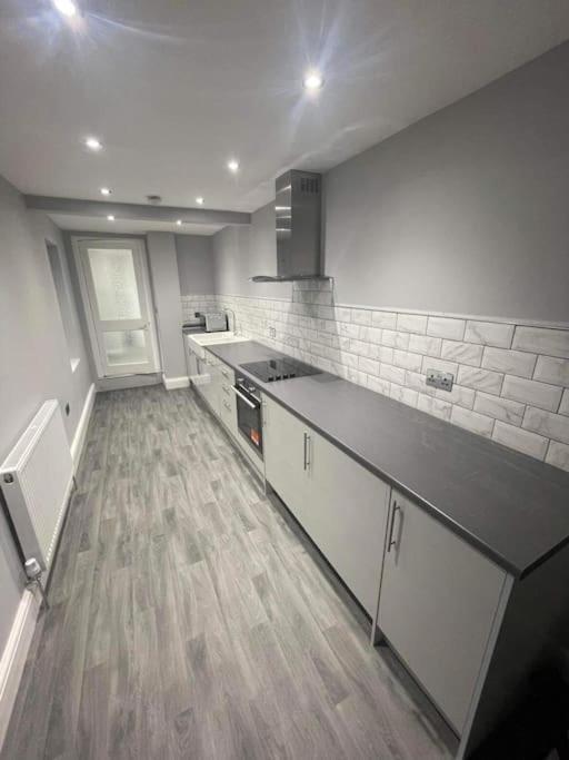 Large 1 Bedroom Flat With Private Parking Plymouth Bagian luar foto