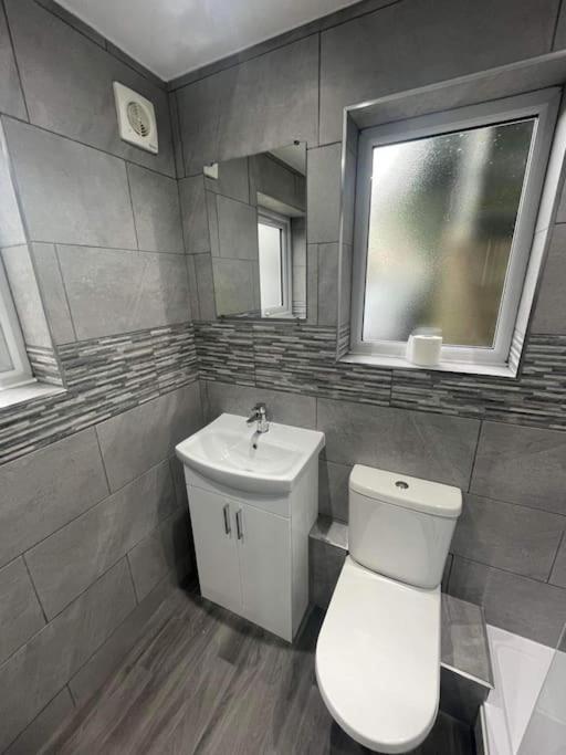 Large 1 Bedroom Flat With Private Parking Plymouth Bagian luar foto