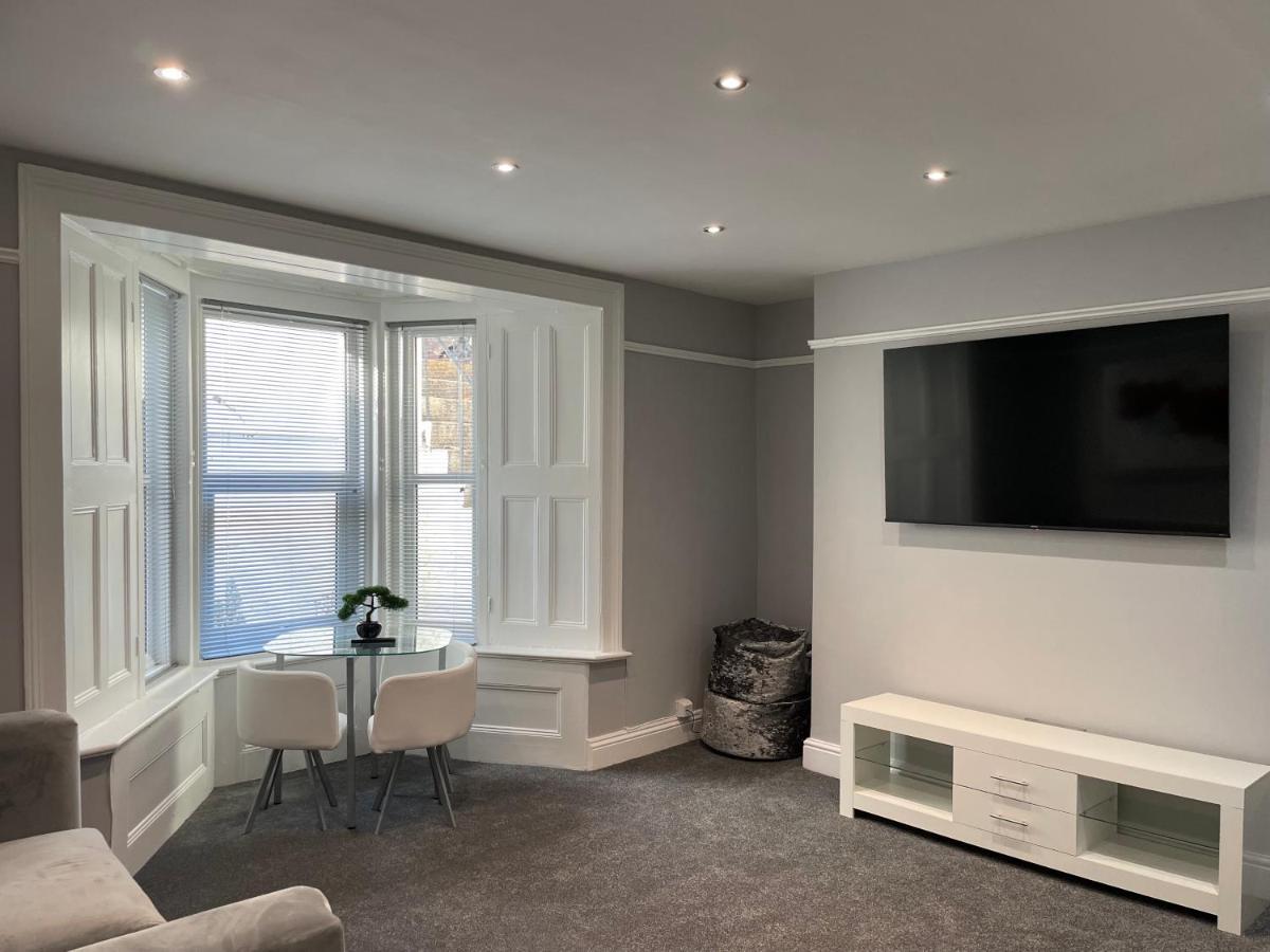 Large 1 Bedroom Flat With Private Parking Plymouth Bagian luar foto
