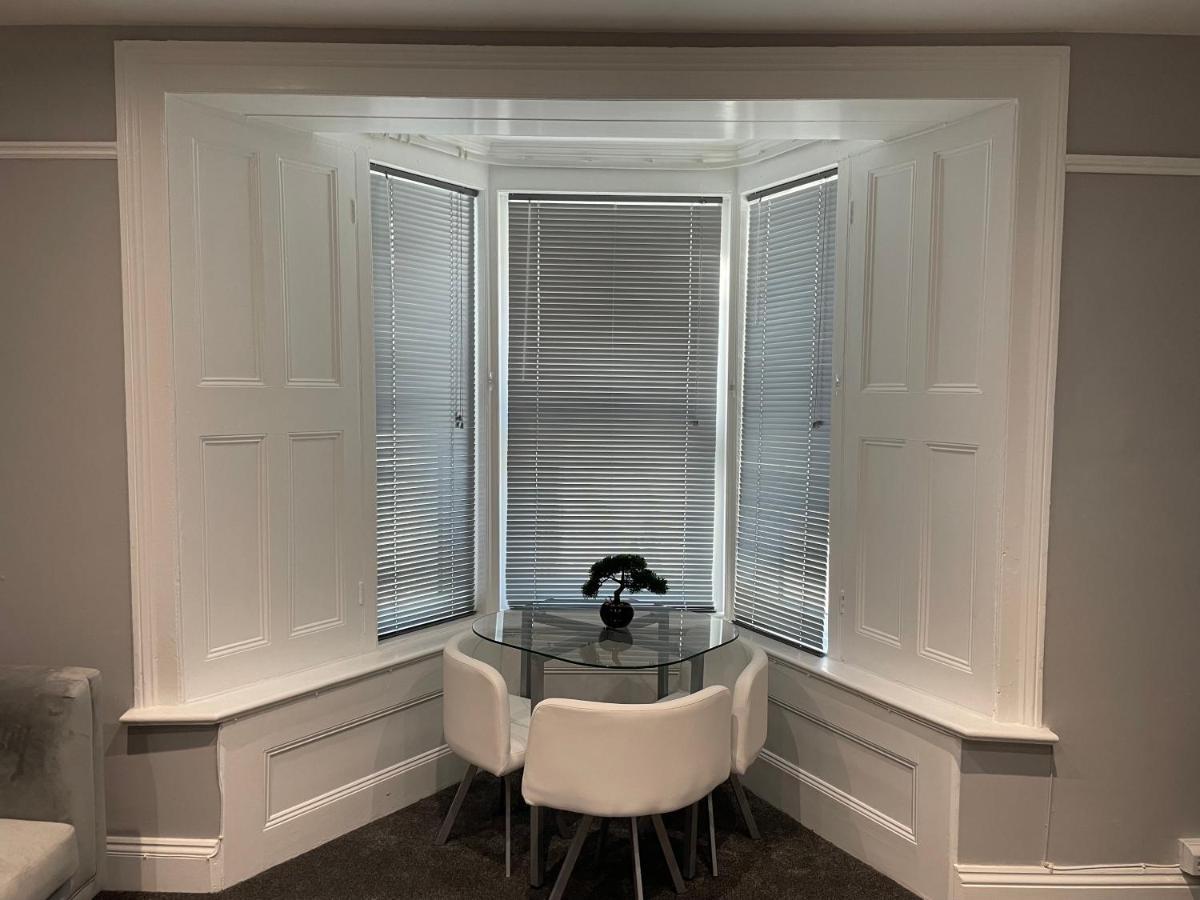 Large 1 Bedroom Flat With Private Parking Plymouth Bagian luar foto