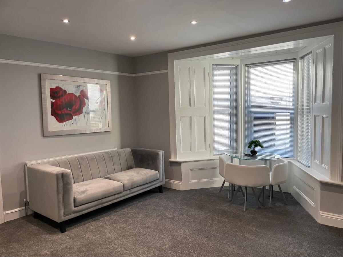 Large 1 Bedroom Flat With Private Parking Plymouth Bagian luar foto