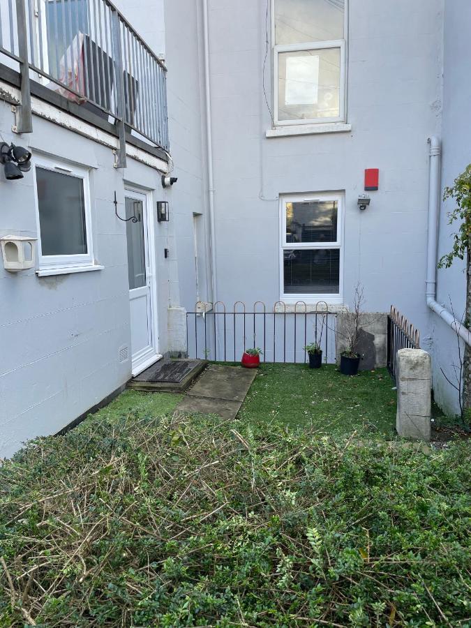 Large 1 Bedroom Flat With Private Parking Plymouth Bagian luar foto